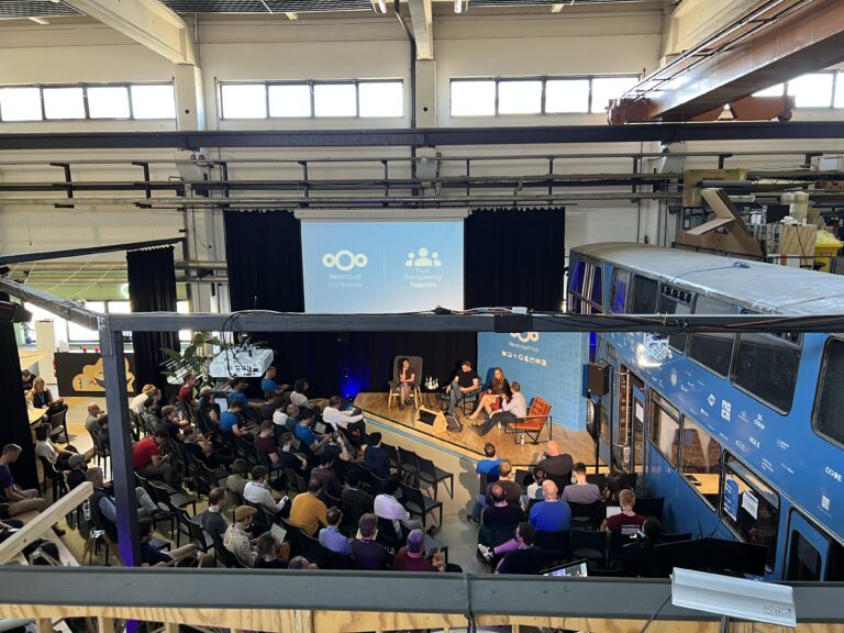 Panel de la conferencia Nextcloud