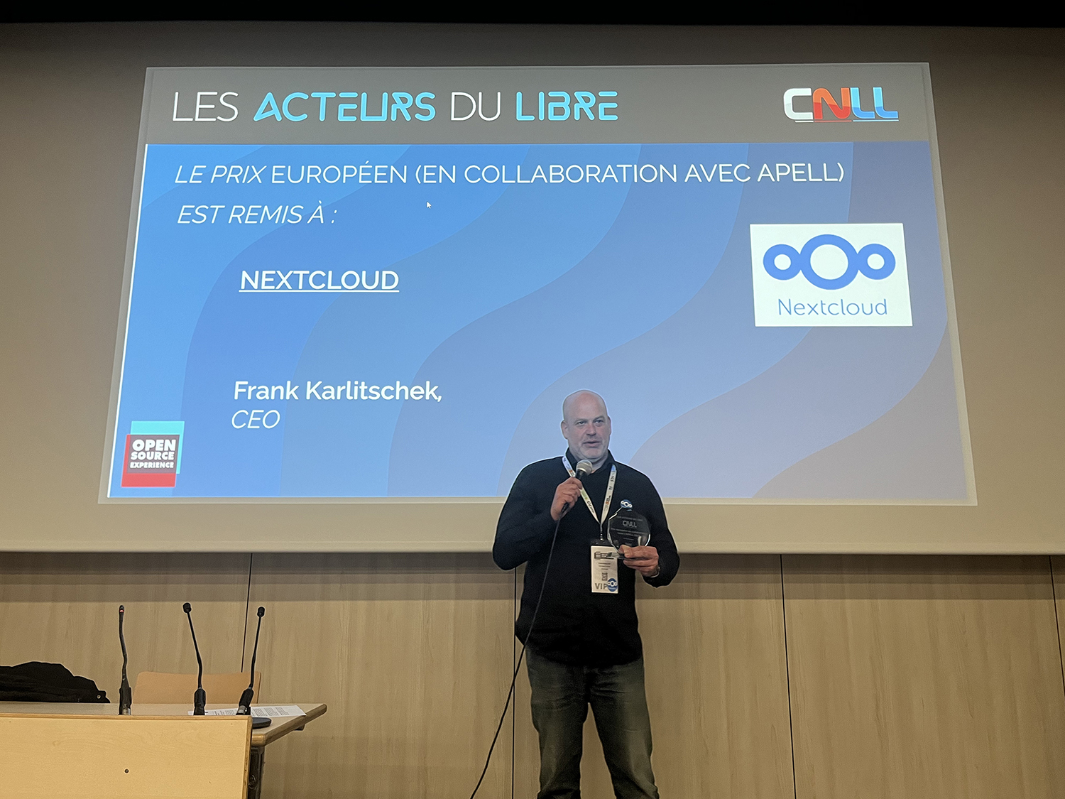 Fran Karlitschek receives the Acteurs du Libre European Award in collaboration with APELL